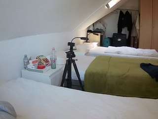 voyeurcam-julmodels-bed-4