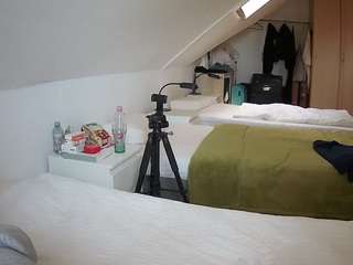 voyeurcam-julmodels-bed-4
