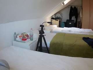 voyeurcam-julmodels-bed-4 webcam