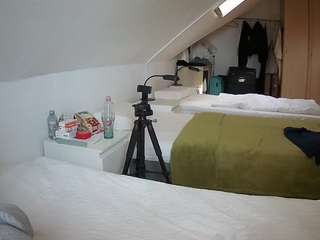 le modèle voyeurcam-julmodels-bed-4 est en webcam porno dans un show sur le site camsoda, il possède les tags suivants: amateur,flash,flashing,hidden,hidden cam,julmodels-house,pov,sexwebcam,voyeur,hd