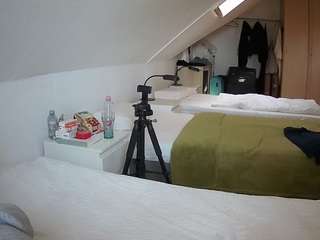 voyeurcam-julmodels-bed-4