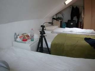 voyeurcam-julmodels-bed-4 webcam