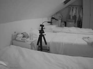 le modèle voyeurcam-julmodels-bed-4 est en webcam porno dans un show sur le site camsoda, il possède les tags suivants: amateur,flash,flashing,hidden,hidden cam,julmodels-house,pov,sexwebcam,voyeur,hd