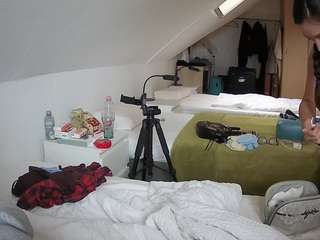 le modèle voyeurcam-julmodels-bed-4 est en webcam porno dans un show sur le site camsoda, il possède les tags suivants: amateur,flash,flashing,hidden,hidden cam,julmodels-house,pov,sexwebcam,voyeur,hd
