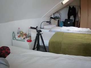 voyeurcam-julmodels-bed-4