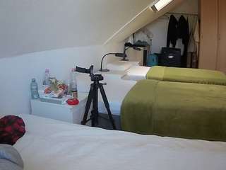 voyeurcam-julmodels-bed-4