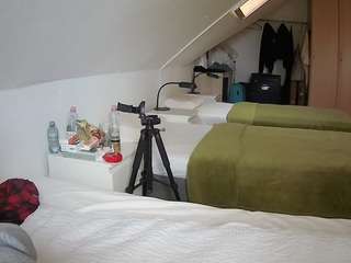 voyeurcam-julmodels-bed-4