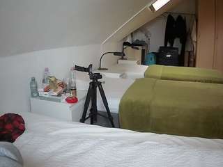 voyeurcam-julmodels-bed-4 webcam