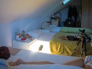 โมเดลนี้กำลังถ่ายทอดสดอยู่. voyeurcam-julmodels-bed-4