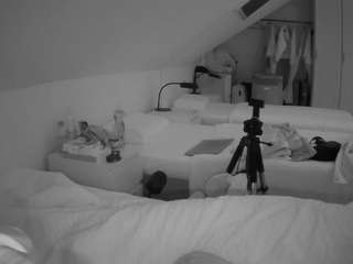 voyeurcam-julmodels-bed-4