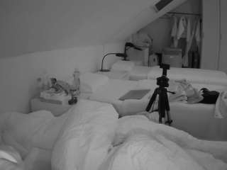 voyeurcam-julmodels-bed-4