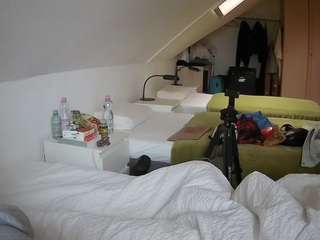 Mẫu này đang trực tiếp. voyeurcam-julmodels-bed-4