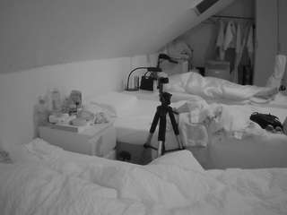 le modèle voyeurcam-julmodels-bed-4 est en webcam porno dans un show sur le site camsoda, il possède les tags suivants: amateur,flash,flashing,hidden,hidden cam,julmodels-house,pov,sexwebcam,voyeur,hd