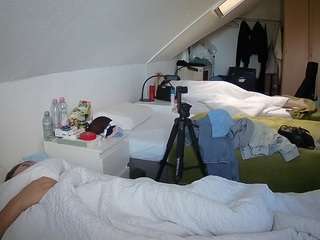 le modèle voyeurcam-julmodels-bed-4 est en webcam porno dans un show sur le site camsoda, il possède les tags suivants: amateur,flash,flashing,hidden,hidden cam,julmodels-house,pov,sexwebcam,voyeur,hd