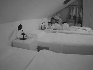 voyeurcam-julmodels-bed-4