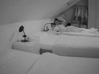 voyeurcam-julmodels-bed-4