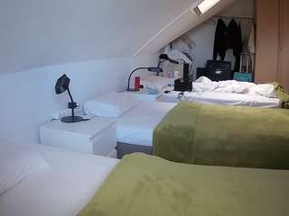 voyeurcam-julmodels-bed-4