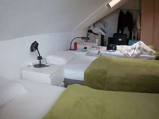voyeurcam-julmodels-bed-4