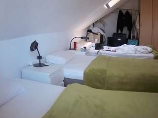 voyeurcam-julmodels-bed-4