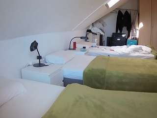 voyeurcam-julmodels-bed-4