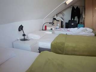 voyeurcam-julmodels-bed-4