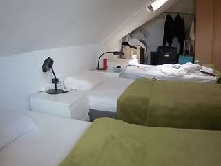 voyeurcam-julmodels-bed-4