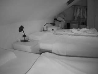 voyeurcam-julmodels-bed-4
