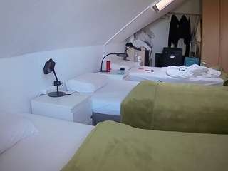 voyeurcam-julmodels-bed-4