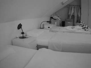 voyeurcam-julmodels-bed-4