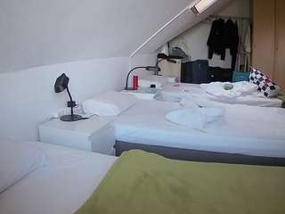 voyeurcam-julmodels-bed-4