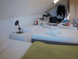 voyeurcam-julmodels-bed-4