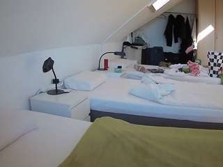 voyeurcam-julmodels-bed-4