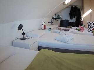voyeurcam-julmodels-bed-4