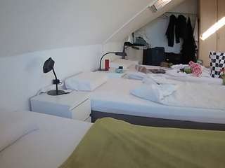 voyeurcam-julmodels-bed-4