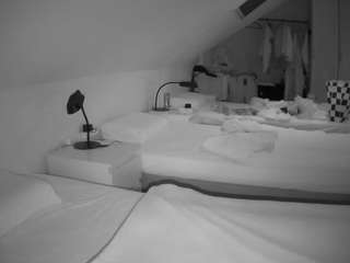 voyeurcam-julmodels-bed-4