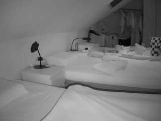 voyeurcam-julmodels-bed-4