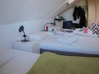 voyeurcam-julmodels-bed-4