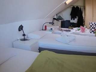 voyeurcam-julmodels-bed-4
