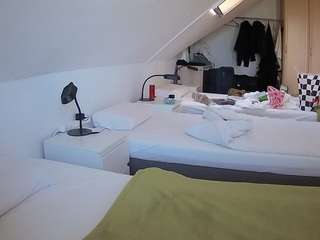 voyeurcam-julmodels-bed-4