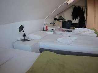 voyeurcam-julmodels-bed-4