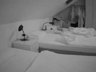 voyeurcam-julmodels-bed-4