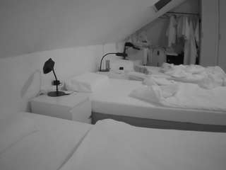voyeurcam-julmodels-bed-4