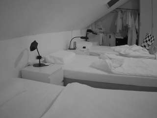 voyeurcam-julmodels-bed-4
