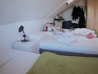 voyeurcam-julmodels-bed-4