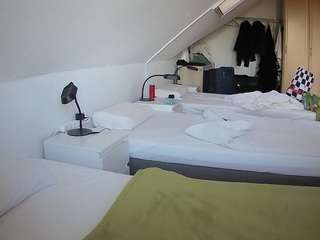 voyeurcam-julmodels-bed-4