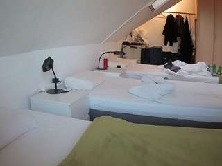 voyeurcam-julmodels-bed-4