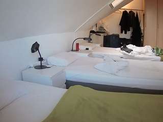 voyeurcam-julmodels-bed-4