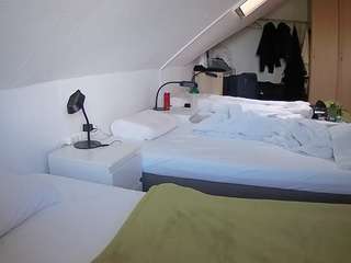 voyeurcam-julmodels-bed-4