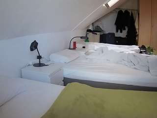 voyeurcam-julmodels-bed-4