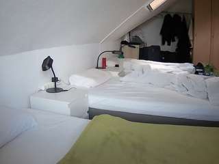 voyeurcam-julmodels-bed-4